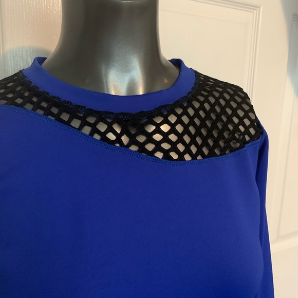 Blue and black top. Long sleeve. Side zipper detail. Size s - Picture 2 of 4